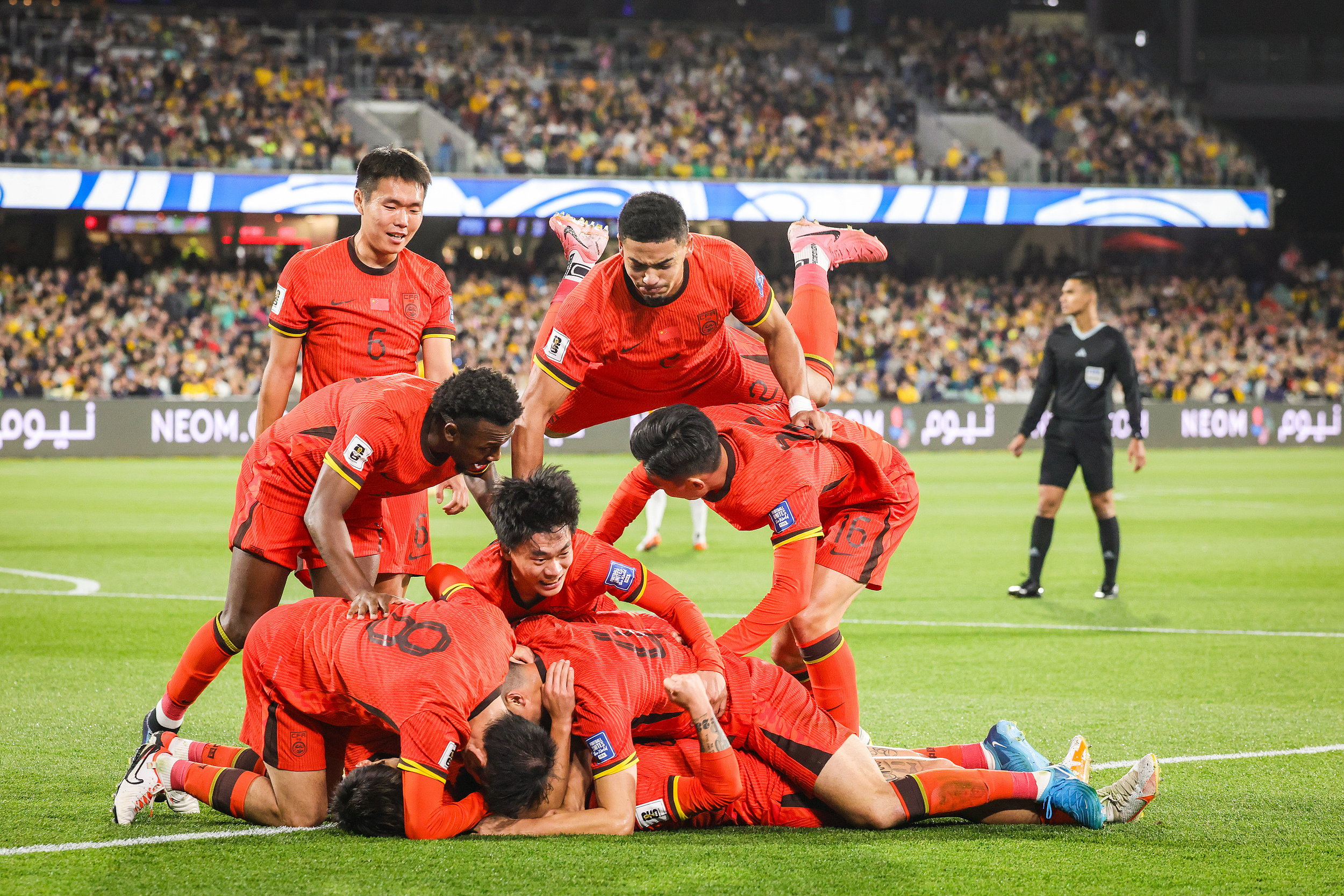 波兰队完胜葡萄牙队,林高远点燃赛场 波兰队完胜葡萄牙队,林高远点燃赛场