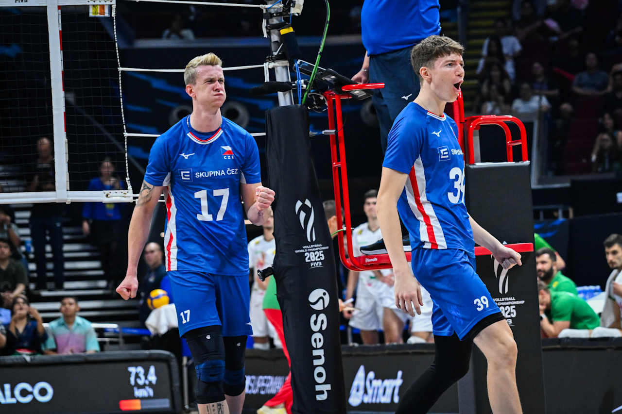 奥地利队横扫波兰队,马龙惊艳四座 奥地利队横扫波兰队,马龙惊艳四座