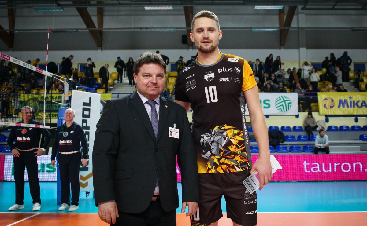 奥地利队横扫波兰队,马龙惊艳四座 奥地利队横扫波兰队,马龙惊艳四座