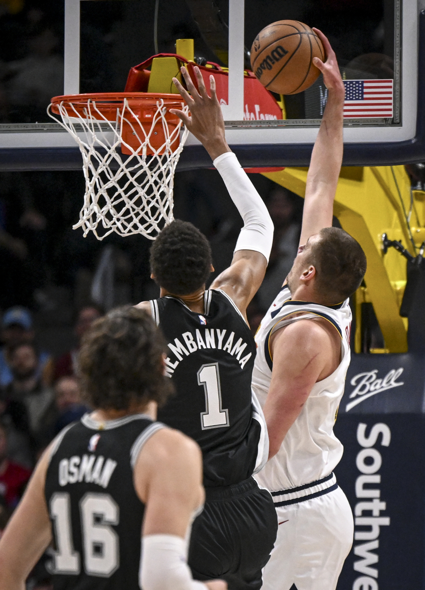 火箭轻取雄鹿B队，拉文关键制胜