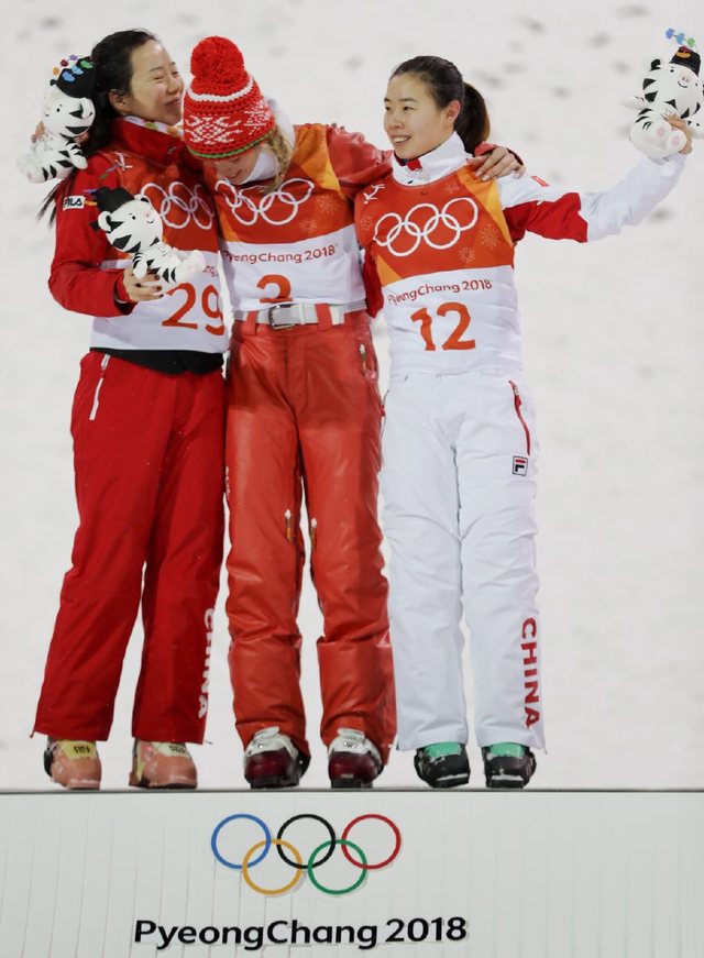 韩国选手获得滑雪技巧比赛铜牌