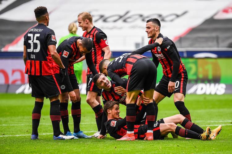 熊猫体育赛事-法兰克福主场遭遇踢不进魔咒