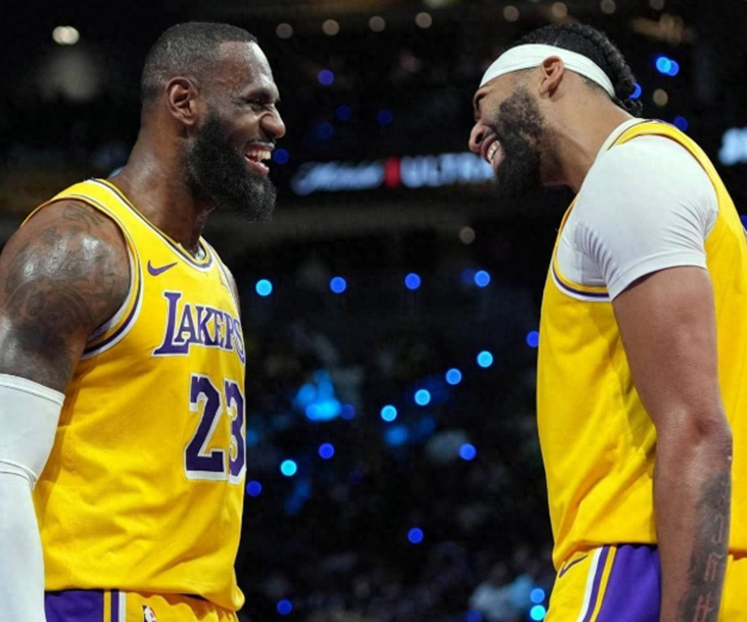 马刺碾压公牛，浓眉哥带队取胜