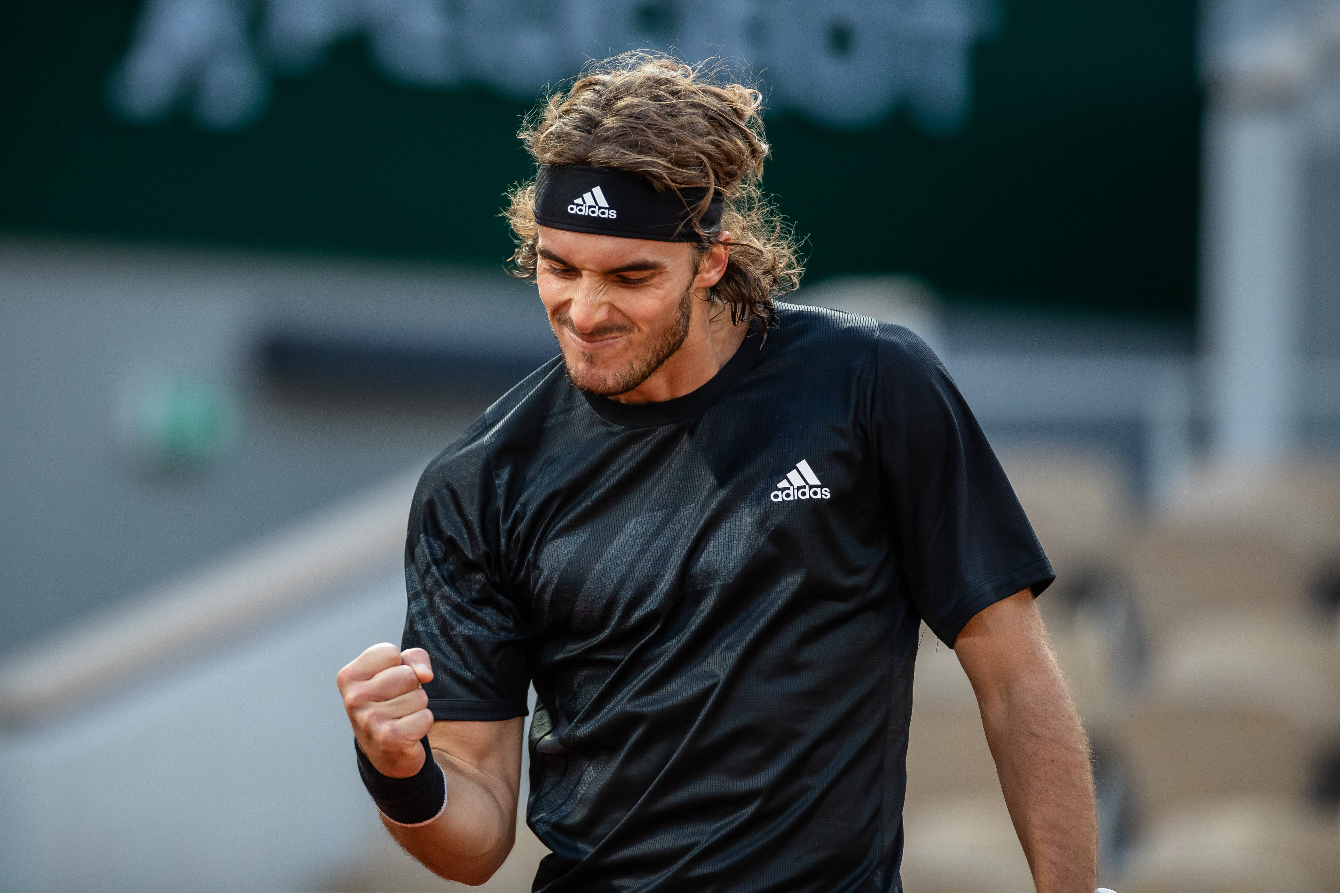 西班牙网球队完胜美国网球队，西西帕斯完成帽子戏法