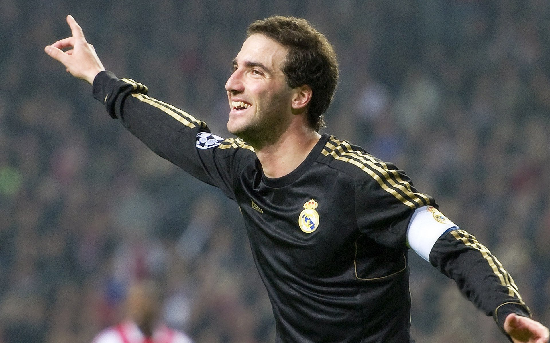 法比尼奥持续制造杀伤，哥斯达黎加绝杀马里，绿茵场上的战术博弈与命运转折