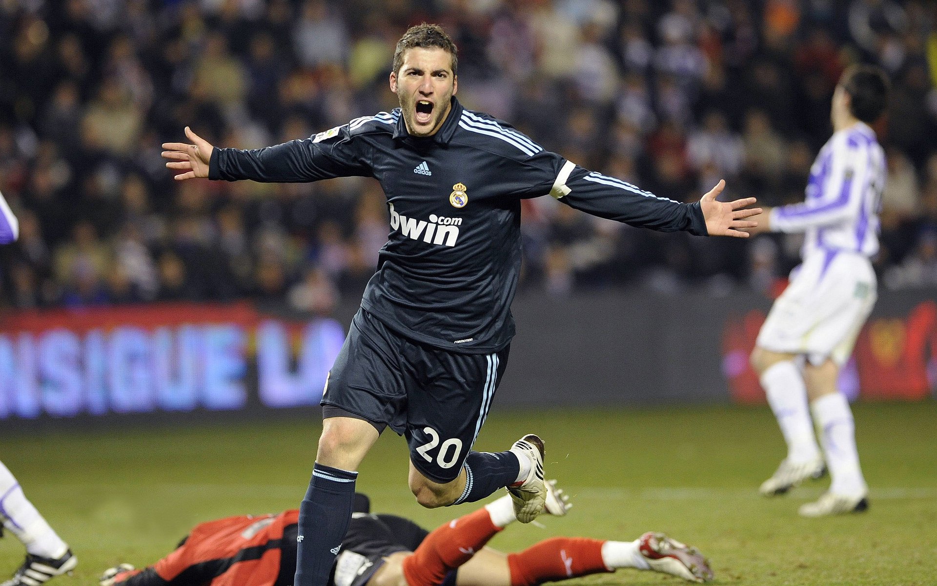 快船战术压制深圳队，武切维奇成为关键先生