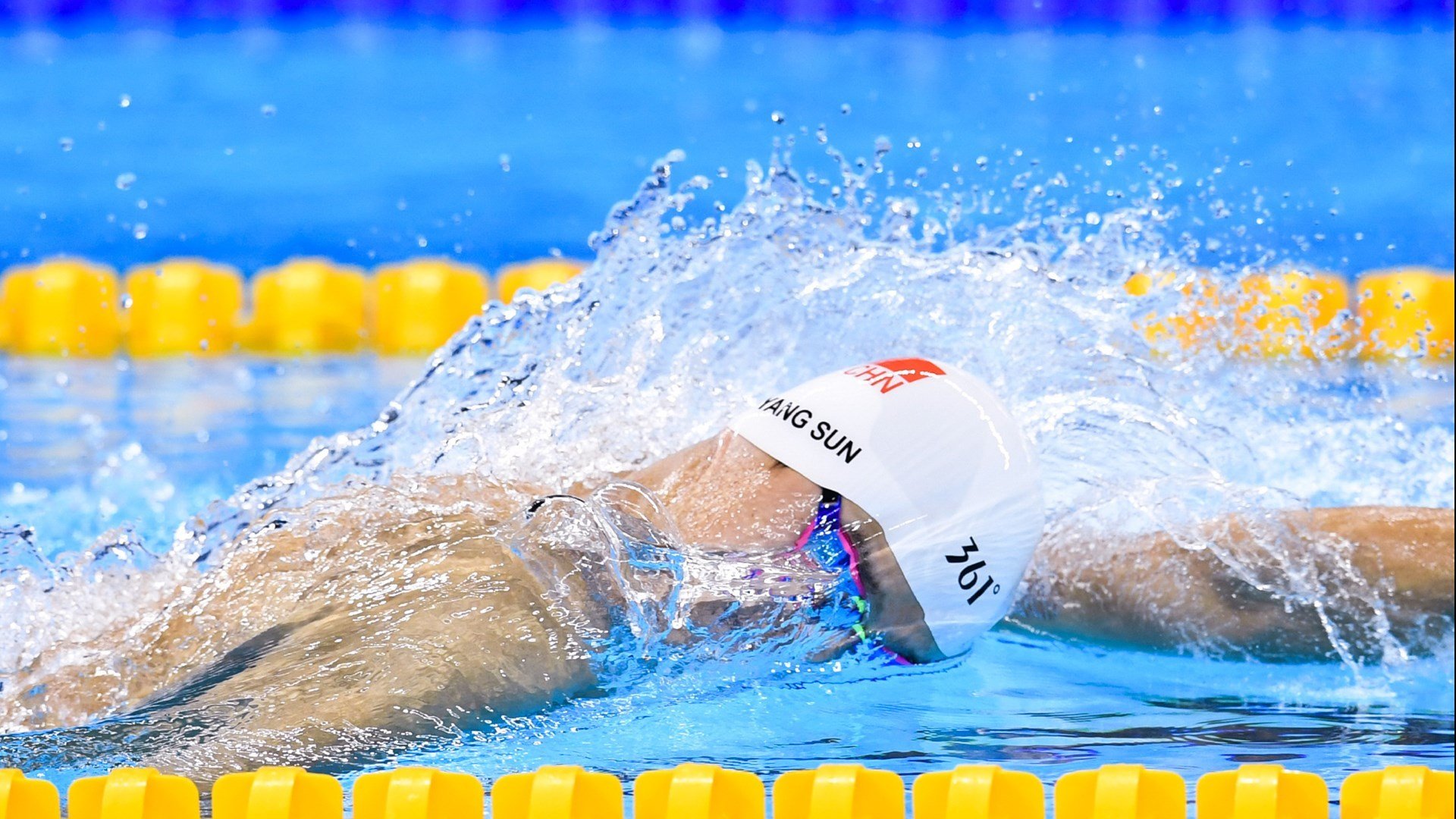 赛道与球场，塞内加尔单节爆发与F1争冠的终极启示